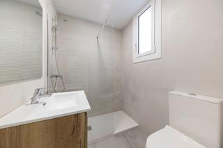 Pis  Passeig dels almogàvers. 3 habitaciones. reforma integral a  estrenar.