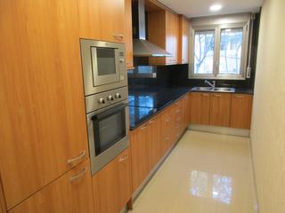 Rent Flat in Centre. Gran pis molt aprop plaça marcet