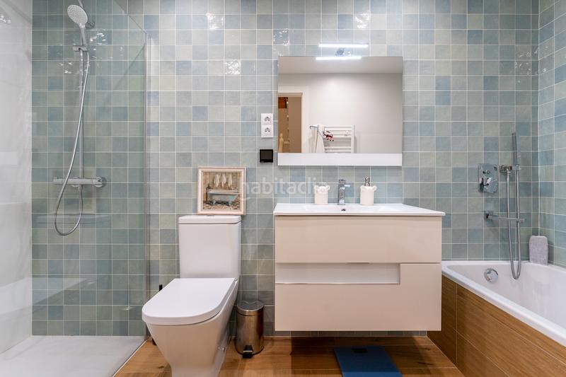 Foto 5115f6a5-7ef3-4a23-acc6-9413e2e35f02. Casa adossada amb xemeneia calefacció aparcament piscina a Reus