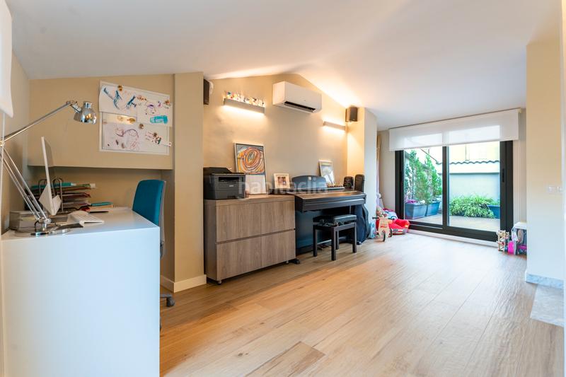 Foto 19c00677-b870-42bb-90ae-1eb64513b7f0. Semi detached house with fireplace heating parking pool in Reus