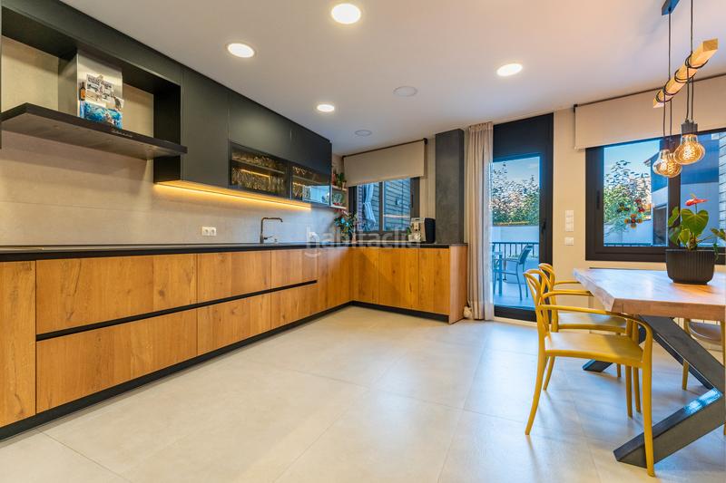 Foto 405850a4-6dca-4bae-8a31-c37288846a2c. Semi detached house with fireplace heating parking pool in Reus