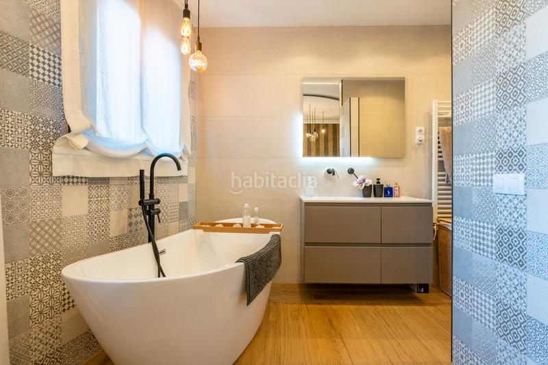 Foto 567ac825-6a4e-4116-89c1-d326c7b6f0d1. Semi detached house with fireplace heating parking pool in Reus