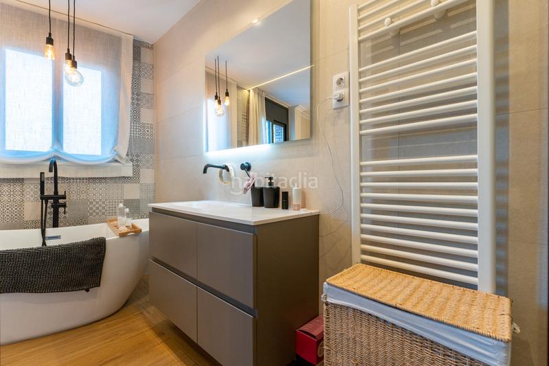 Foto b04d62ba-4ed1-4d7d-a898-83fefe54ddf6. Semi detached house with fireplace heating parking pool in Reus