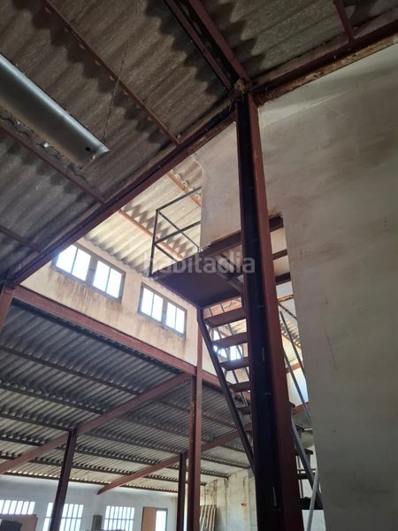 Foto b00c3c36-e17f-4c43-8c82-494bcbea934b. Nau industrial a Mestral Reus