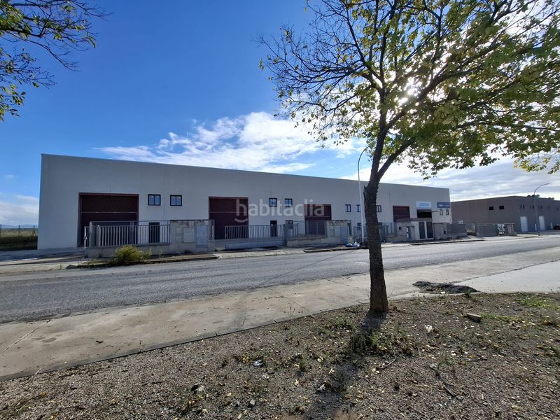 Foto f2f5b4b3-f80f-44f2-81a1-62e83ddc2e4a. Nave industrial en Valls