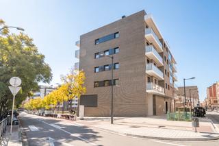 Aparcament cotxe a Carrer del Roser 99