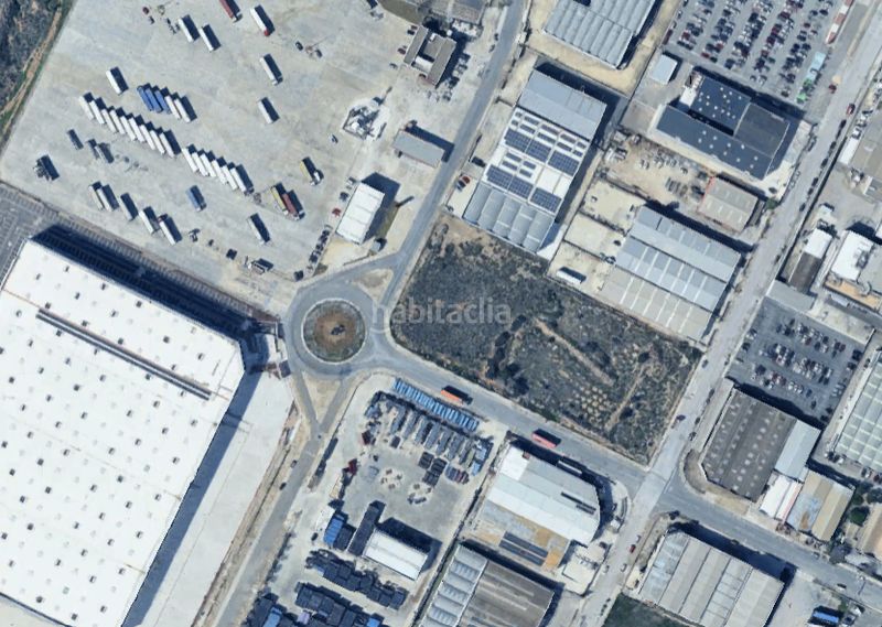 Foto 10e2b73d-8604-43a5-bdb0-166ca13e0d42. Terrain industriel dans carrer blanquers 78 dans Valls