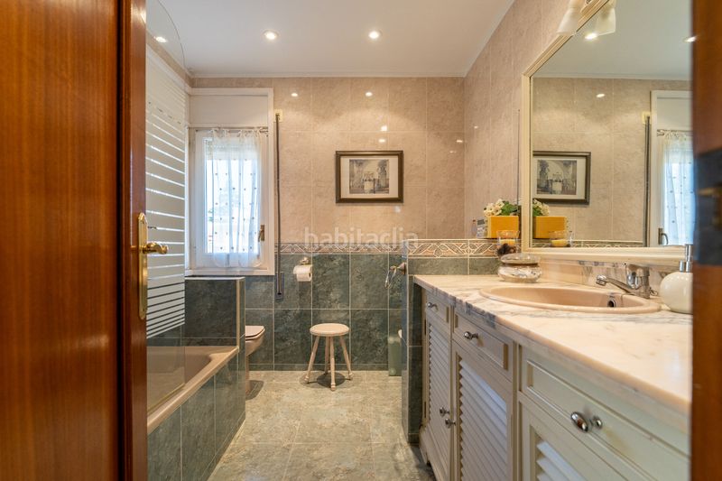 Foto c19ddef2-3c02-4c35-88b8-e6b8941560ea. Xalet amb calefacció aparcament piscina a Mestral Reus