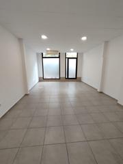 Lloguer Local Comercial a Hostal. Local centrico con mucha claridad