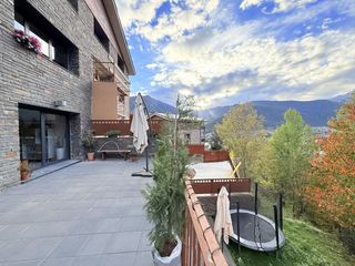 Semi detached house  Els oriossos