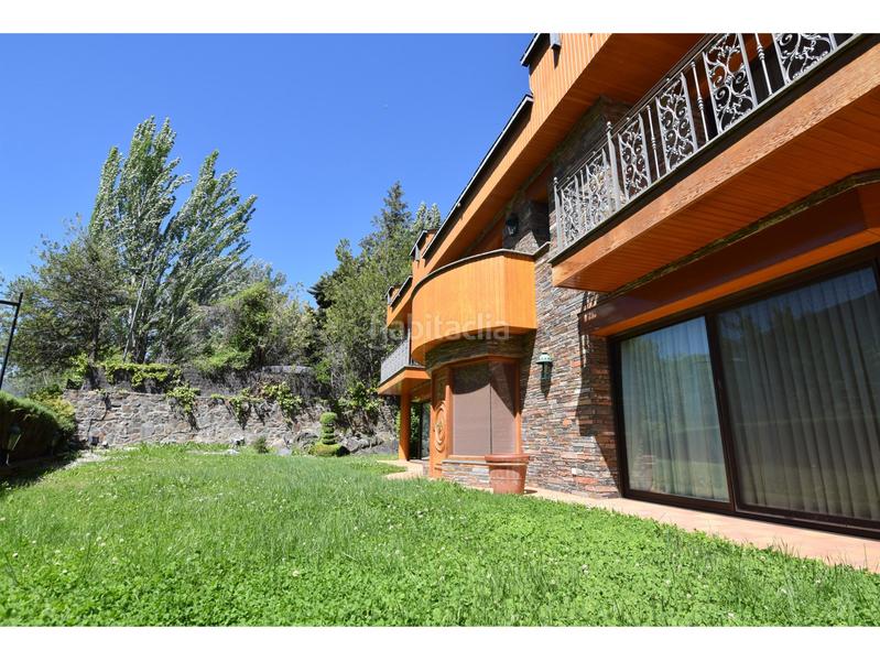Foto 5e77130b-3a0f-420f-8b1a-a02af675a7b0. Casa amb aparcament a Centro Andorra la Vella