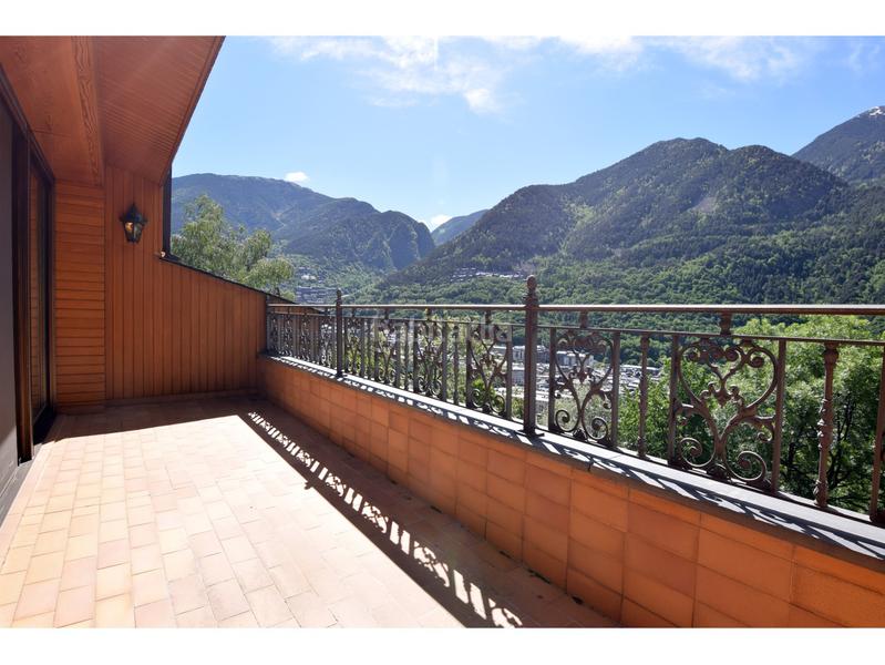 Foto c1f2a983-700e-4fdc-b112-d0630c498cfe. Casa amb aparcament a Centro Andorra la Vella