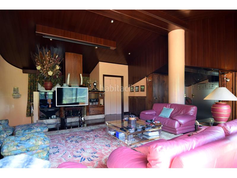 Foto c81ed0e3-3858-4574-b49c-f42b201188a6. Casa amb aparcament a Centro Andorra la Vella