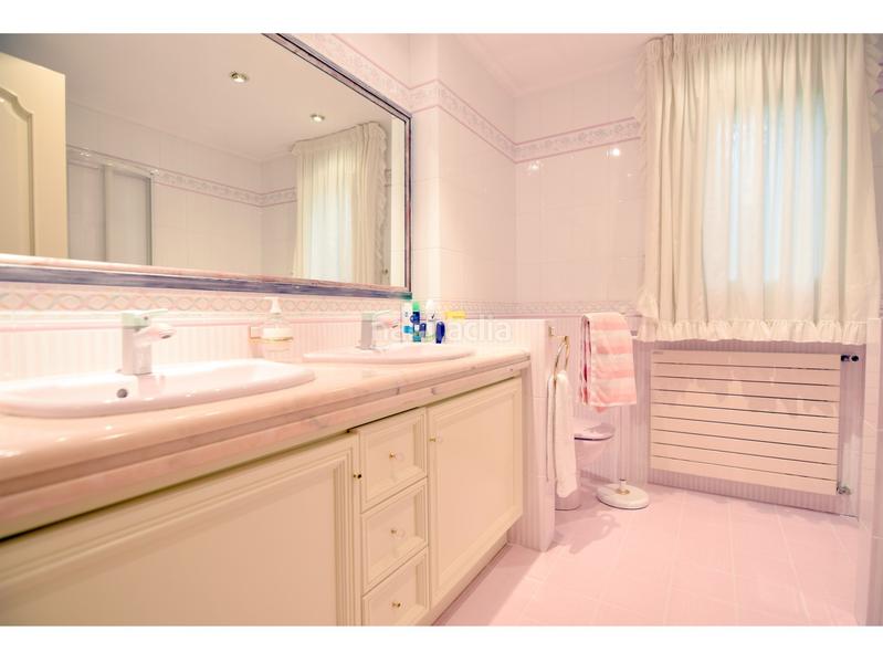 Foto ce7393ee-9a4d-4a15-8ba4-ef0bfe473808. Casa amb aparcament a Centro Andorra la Vella