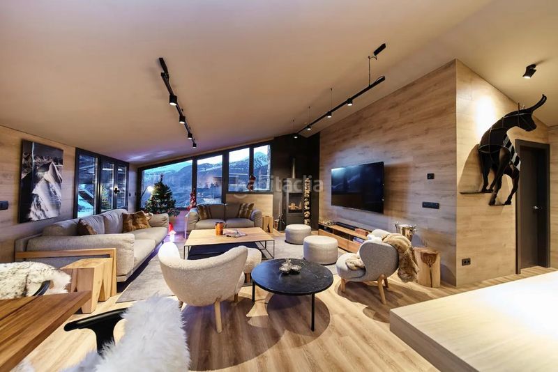 Foto df624c56-3fe7-4a00-b74f-fe60bf0d8322. Rent penthouse with heating parking in Soldeu-Incles Canillo