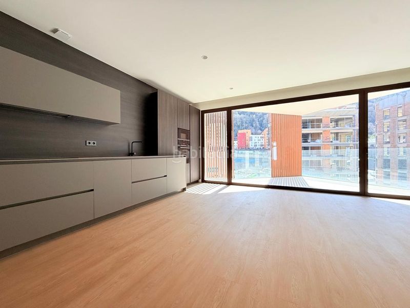 Foto d6d09810-e67d-42b2-babe-7395ee8275fa. Pis amb aparcament a Centro Andorra la Vella