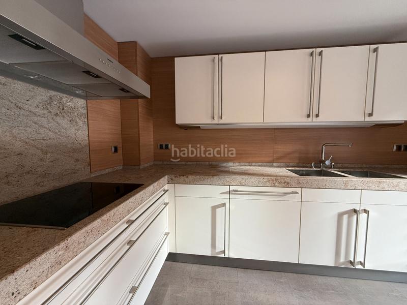 Foto eb8cd3b6-b069-4873-a1f6-4b5af1948a8f. Lloguer pis amb xemeneia calefacció aparcament a Escaldes-Engordany