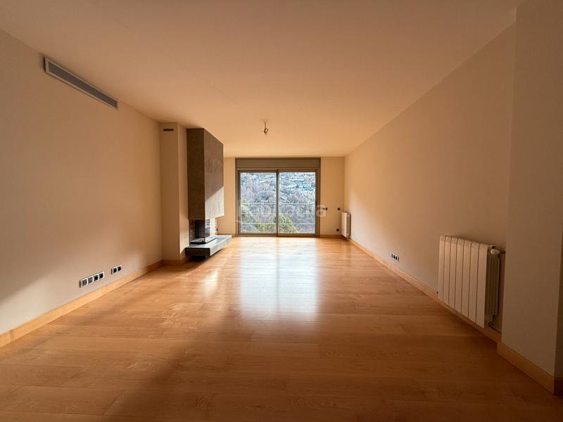 Foto fcf41930-4fed-4dbf-9c6f-5b13c9c972c4. Location appartement avec cheminée chauffage parking dans Escaldes-Engordany