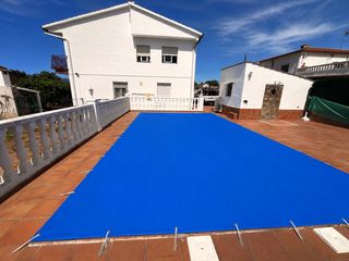 Chalet  Carrer rocacorba. Gran casa con 2 viviendas independientes, piscina y gran parcela