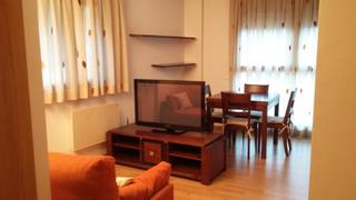 Rent Flat in Carrer de la solana 95. Magnífic pis al pas de la casa