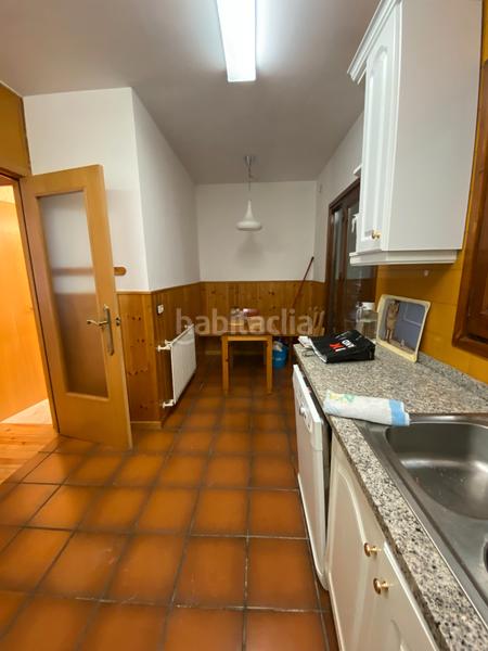 Foto 3c7a544f-9695-4323-b063-649c3bc456d9. Lloguer casa adossada amb xemeneia calefacció aparcament a Canillo