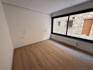Alquiler Piso  Carrer mossèn tremosa. Fantàstic pis recent reformat al centre d'andorra la vella