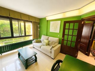 Location Appartement  Avinguda de santa coloma. Es lloga pis a santa coloma