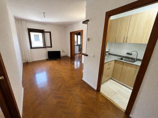 Location Appartement  Avinguda fiter i rossell. Pis de dues habitacions i molt lluminós al costat de l’hospital