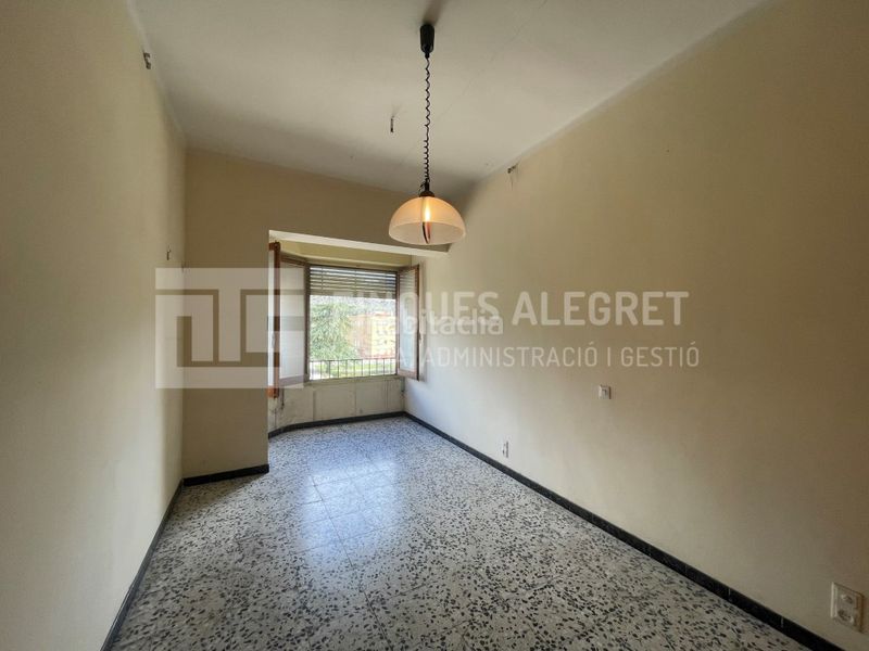 Foto e8db3871-0c2b-41ce-8a1f-63149f806e64. Pis a Pobla de Segur (La)