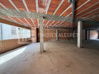 Local commercial  Calle acadèmia general bàsica. Local comercial en venta en tremp  248 m