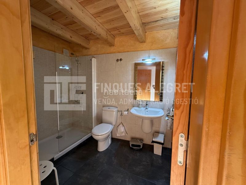 Foto b1c26fd3-6bd6-498e-b2f6-e2beb23cabf9. Casa amb aparcament a Tremp