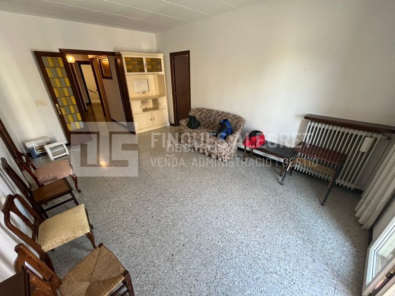 Foto e31cedd0-9678-4a45-adb2-92f4b290d47d. Edifici a Tremp