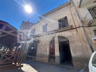 Edifici  Paseo pare manyanet. Edificio en venta en el centro de tremp  inversión con vivienda