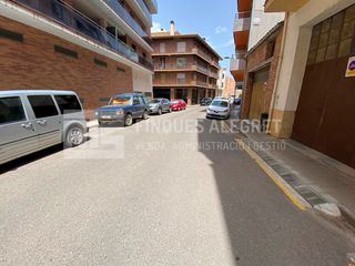 Affitto Posto auto  Calle adoberies. Plaza de garaje en alquiler en tremp, junto a la estación  35 me