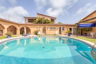 Casa a Carretera de l'armentera 19. Oportunidad única casa singular con 4 apartamentos en viladamat