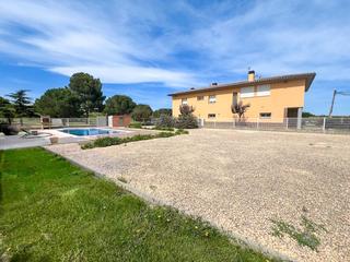 Terreny residencial a Carrer del riu muga 8. Parcela de 446 m con valla perimetral y piscina en vilamalla