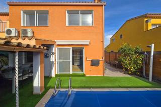 Maison dans Carrer clossets 16. Casa residencial en urbanizacin la capella  sant pere pescador