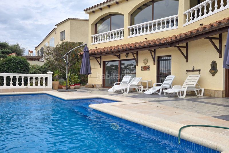 Foto 600a6f63-bb41-4a6f-b6a8-80125aed00b1. Casa amb calefacció aparcament piscina a Centre Roses