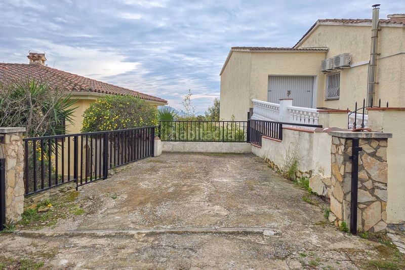 Foto ce01c4d5-c131-4e13-870d-591c6a483d4d. Casa amb calefacció aparcament piscina a Centre Roses