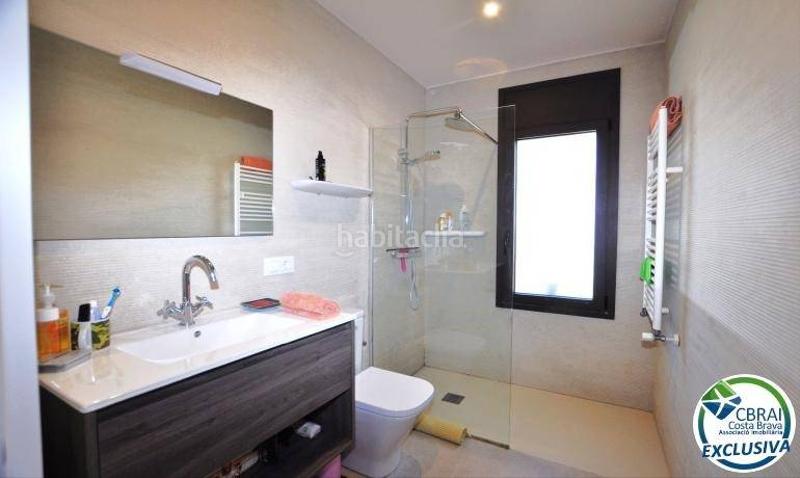 Foto 420dc7e7-6bd3-4931-9e26-1ed8b1f8e005. Casa amplia casa renovada con jardín ! en Sant Pere Pescador