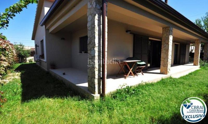 Foto db565963-f67c-4ecb-9282-1bd0585c7f44. Casa amplia casa renovada con jardín ! en Sant Pere Pescador