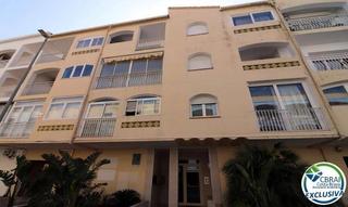 Appartement  Sector sector del cavall de mar. Apartamento reformado con terraza en caballito de mar  empuriabr