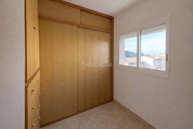 Foto 468e5da4-7cf7-4080-a63a-bb22def2a616. Casa amb calefacció aparcament a Eixample Residencial Escala (L´)