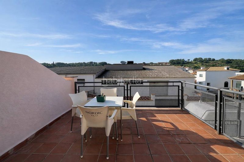 Foto 4798acbe-4fd3-45aa-b0df-65da6a6a4e92. Casa amb calefacció aparcament a Eixample Residencial Escala (L´)