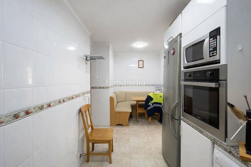 Foto cf45886a-d4b8-45e8-871d-03bcd1ff375b. Casa amb calefacció aparcament a Eixample Residencial Escala (L´)