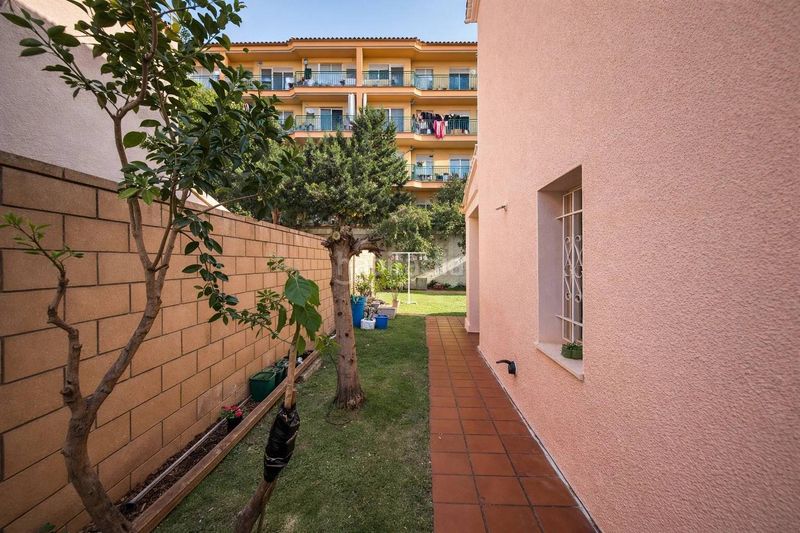Foto d5541a14-1c54-4f37-a5a0-c7a56581719c. Casa amb calefacció aparcament a Eixample Residencial Escala (L´)