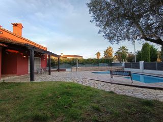 Haus  Sant pere (parc residencial catalunya). Casa chalet con jardín, piscina y ascensor en entorno exclusivo