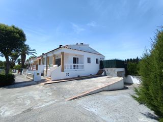 Casa  Garbi. Encantadora casa en lamfora, sant pere pescador, a solo 5 minuto