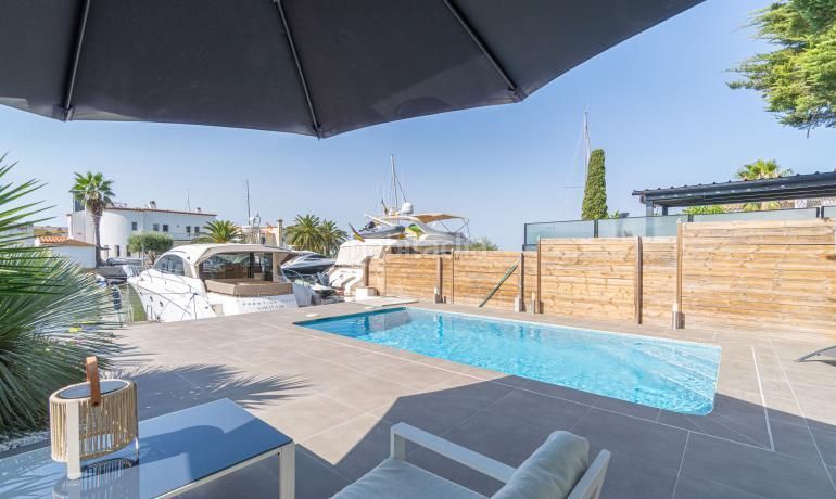 Foto bd7e9f28-7c41-454e-9349-8d04b79398a2. Casa amb calefacció aparcament piscina a Santa Margarida Roses