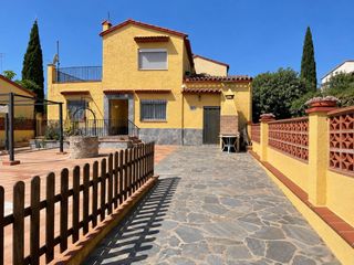 House  Carrer castelló. Casa con jardín y piscina en venta en sant miquel de fluvià